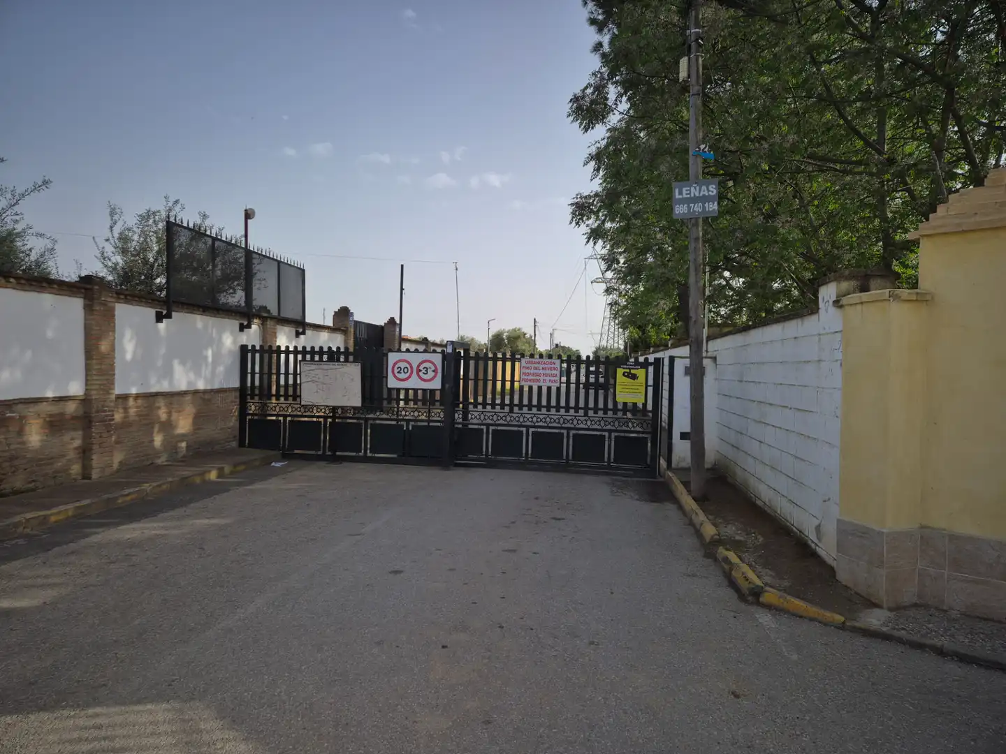 Parking of Houses for sale in Alcalá de Guadaira  with Private garden and Swimming Pool