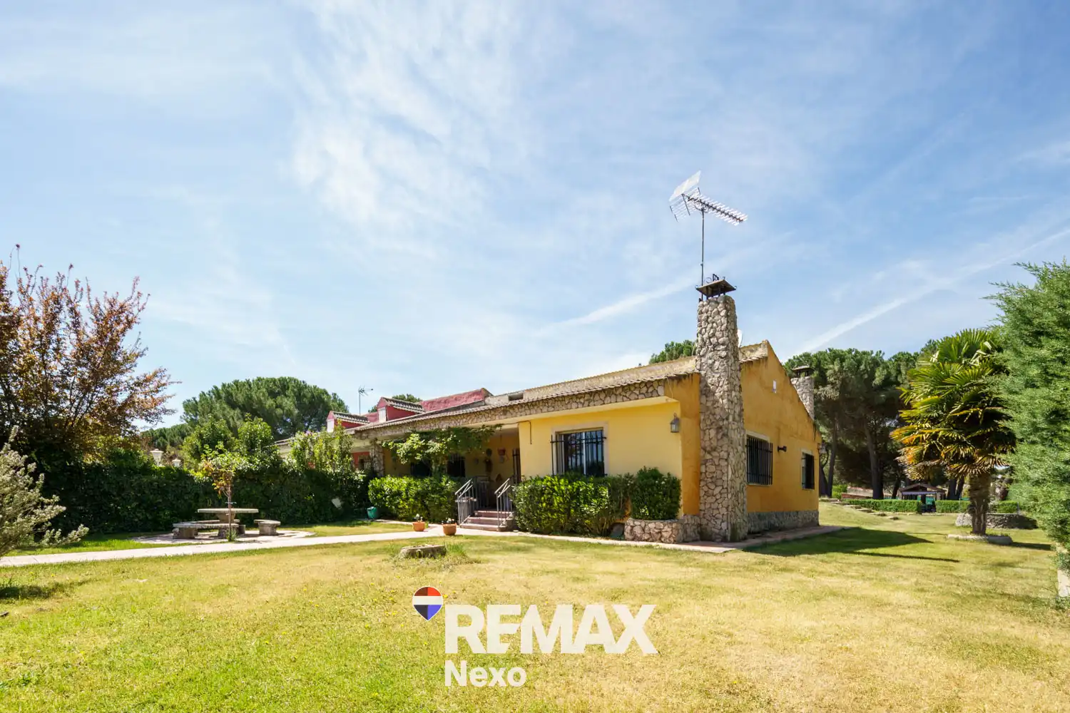 Vista exterior de Casa o chalet en venta en Santibáñez de Valcorba con Calefacción, Jardín privado y Terraza