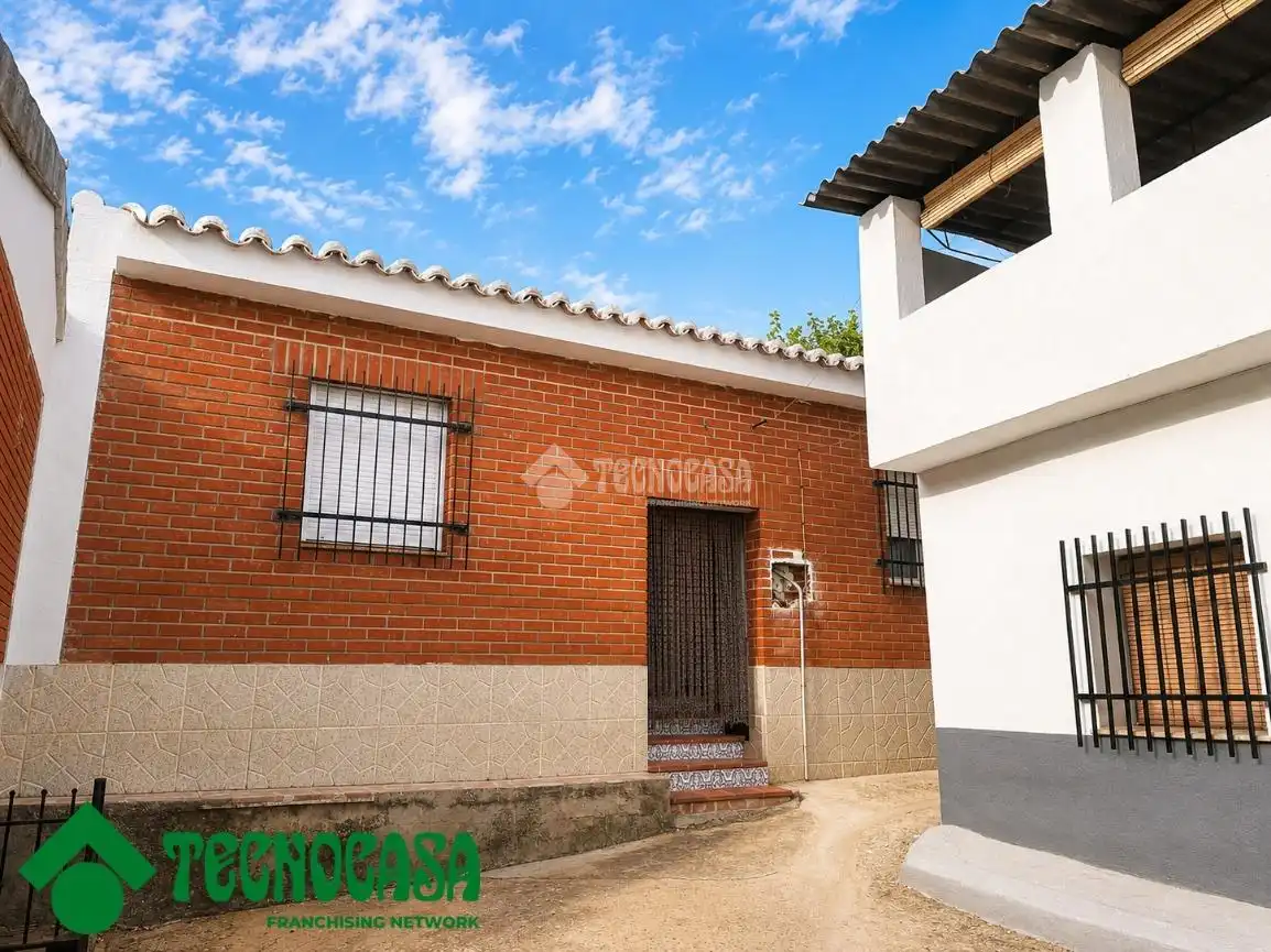 Habitatge amb jardí en venda a La Puebla de Montalbán