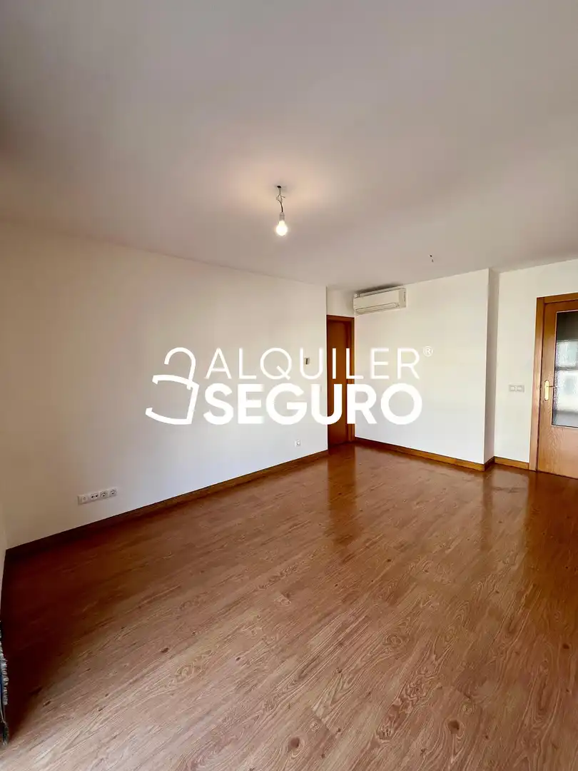 Bedroom of Flat for rent in Alcobendas  with Air Conditioner, Heating and Storage room