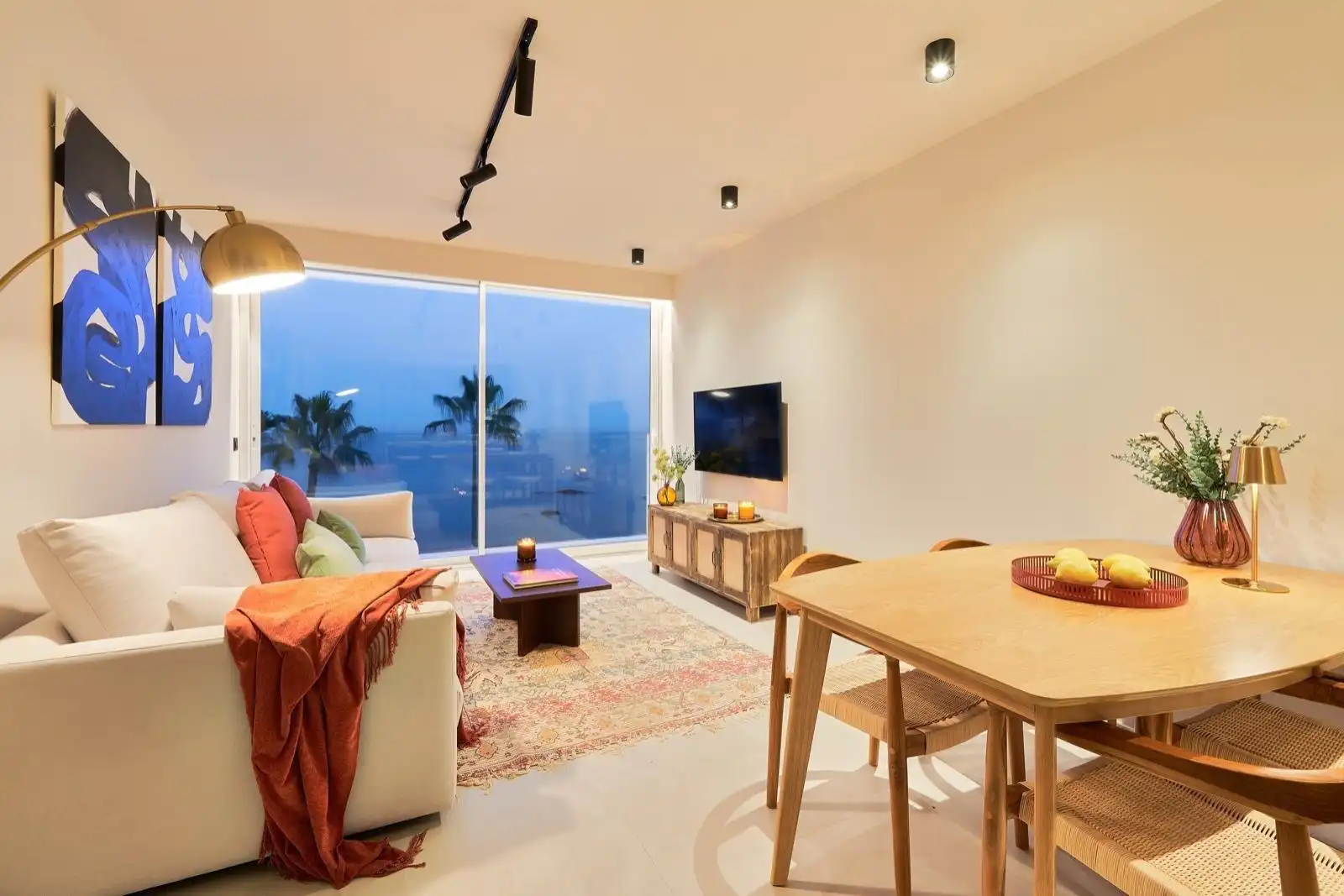 Sala d'estar de Apartament de lloguer en Benalmádena amb Aire condicionat, Terrassa i Moblat
