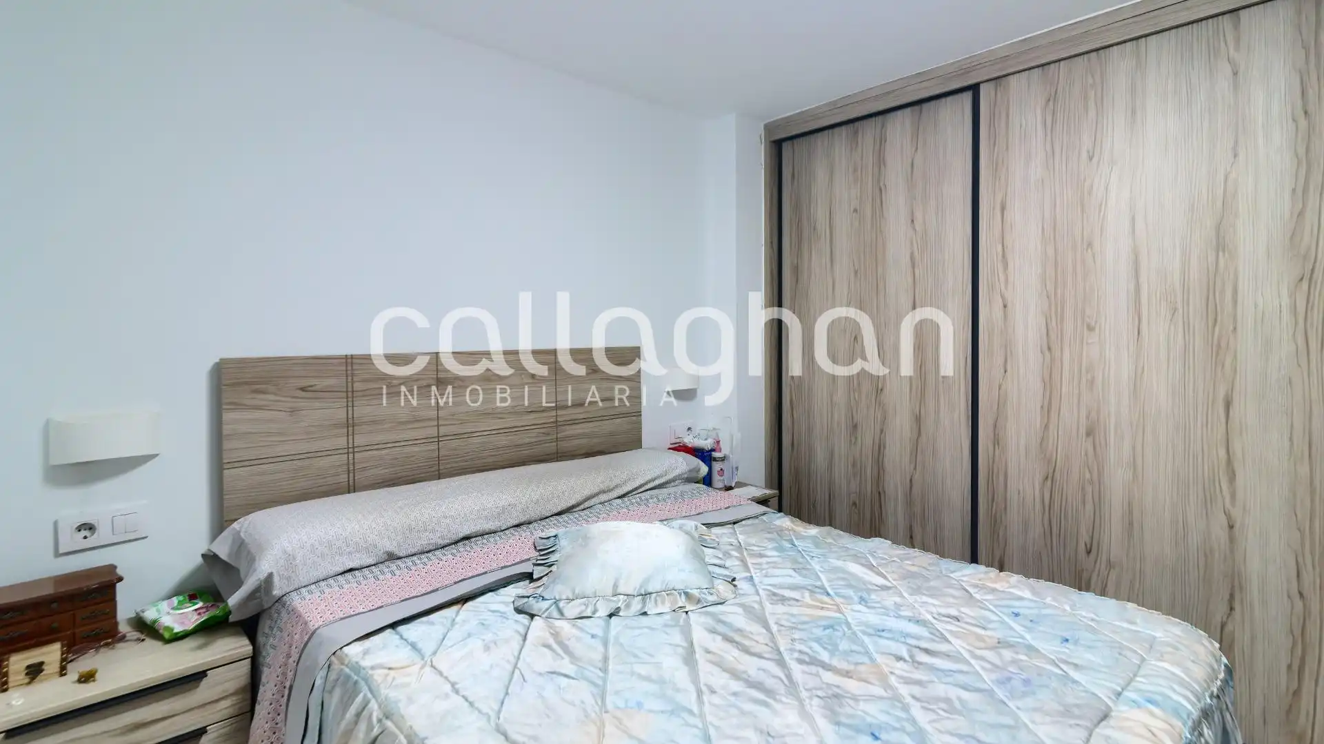 Bedroom of Flat for sale in Pedralba  with Air Conditioner, Heating and Terrace