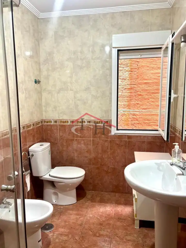 Baño de Piso en venta en León Capital  con Calefacción, Trastero y Amueblado