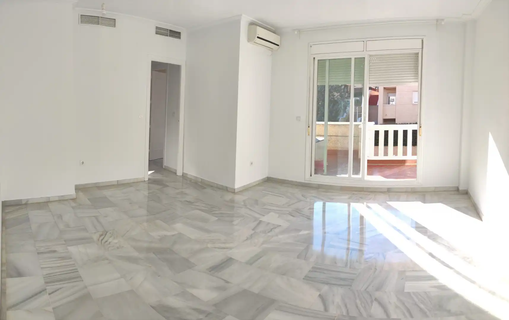 Wohnzimmer von Wohnung zur Miete in Tomares mit Klimaanlage, Heizung und Terrasse