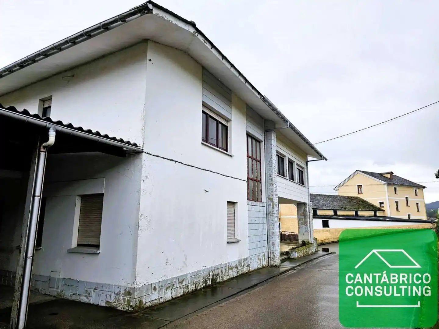 Vista exterior de Casa o xalet en venda en Navia amb Calefacció