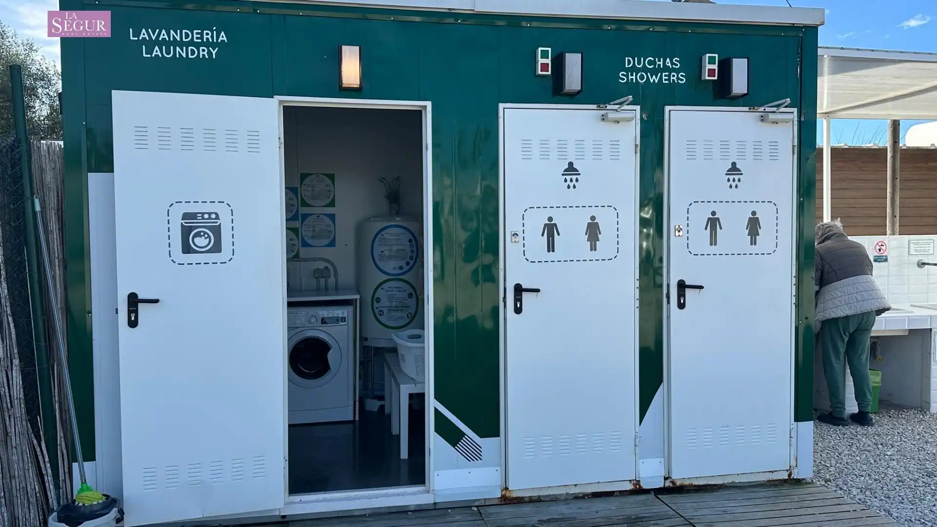 Baño de Finca rústica en venta en Barbate con Aire acondicionado, Jardín privado y Terraza