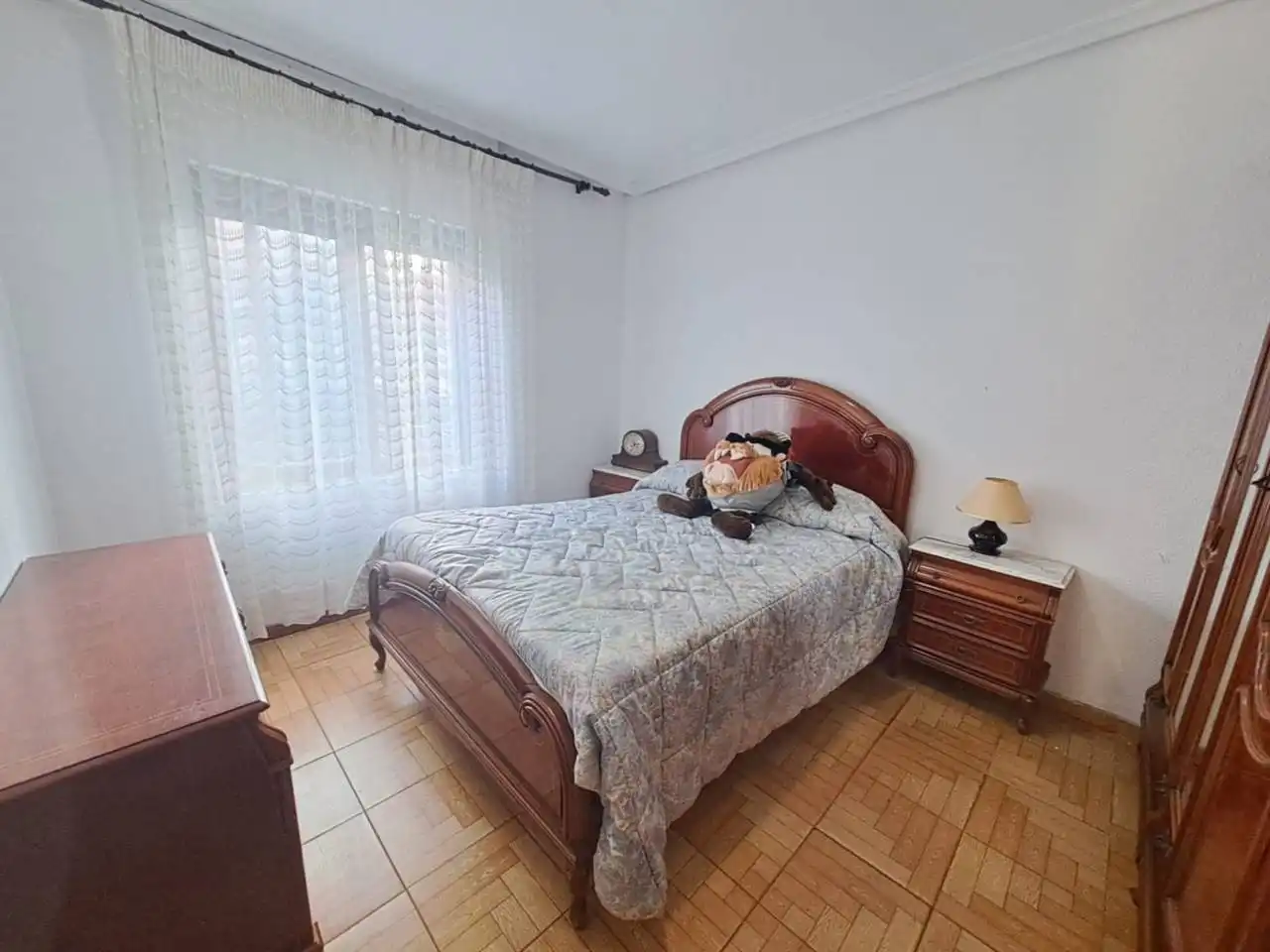Dormitori de Casa adosada en venda en Burgos amb Calefacció i Jardí privat