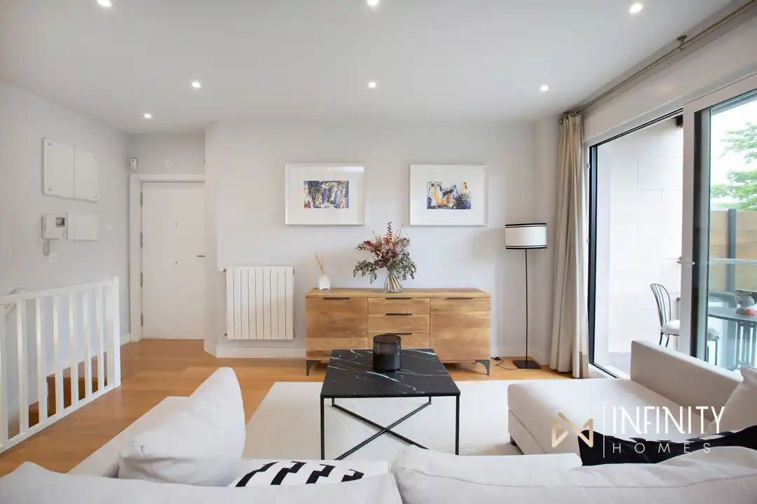 Sala d'estar de Dúplex en venda en Getxo  amb Calefacció, Jardí privat i Terrassa