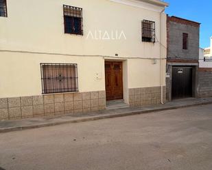 Vista exterior de Casa adosada en venda en Los Hinojosos   amb Terrassa