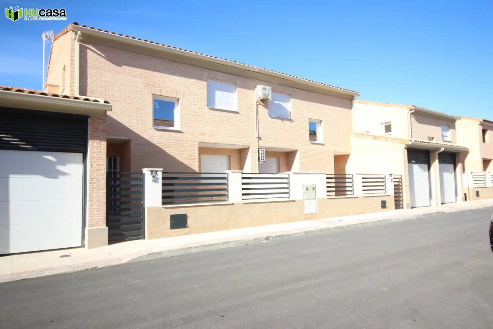 Vista exterior de Casa adosada en venta en Polán con Jardín privado y Trastero
