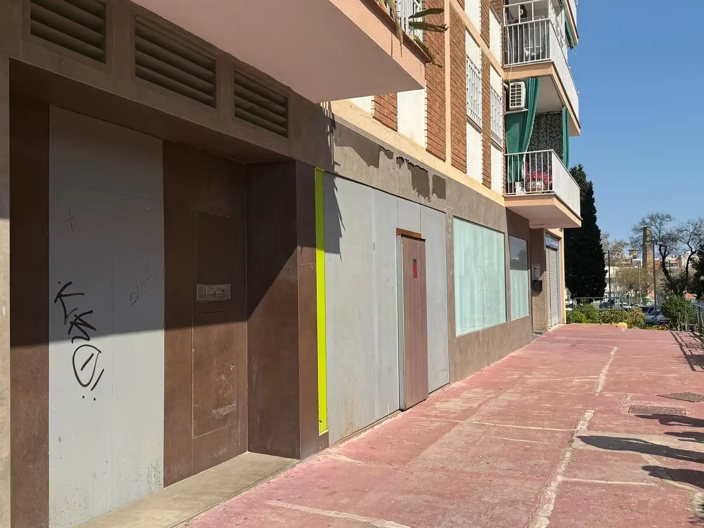 Außenansicht von Geschaftsraum zur Miete in Badalona mit Klimaanlage, Heizung und Alarm