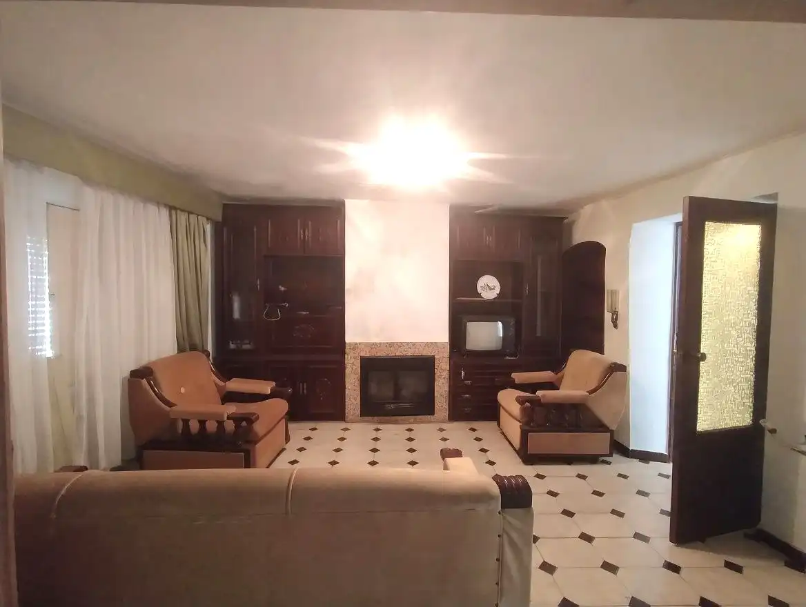 Wohnzimmer von Einfamilien-Reihenhaus zum Verkauf in Trujillo mit Terrasse und Balkon
