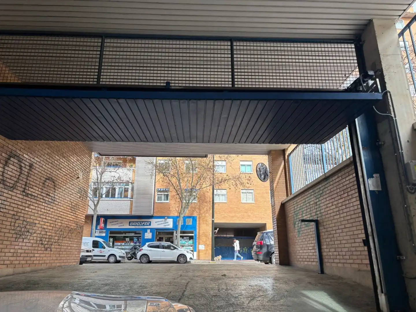 Außenansicht von Garage zur Miete in Zaragoza