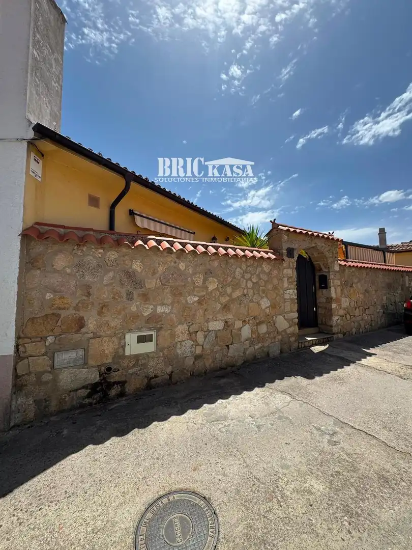 Vista exterior de Casa o chalet en venta en Torre de Santa María con Aire acondicionado, Calefacción y Trastero