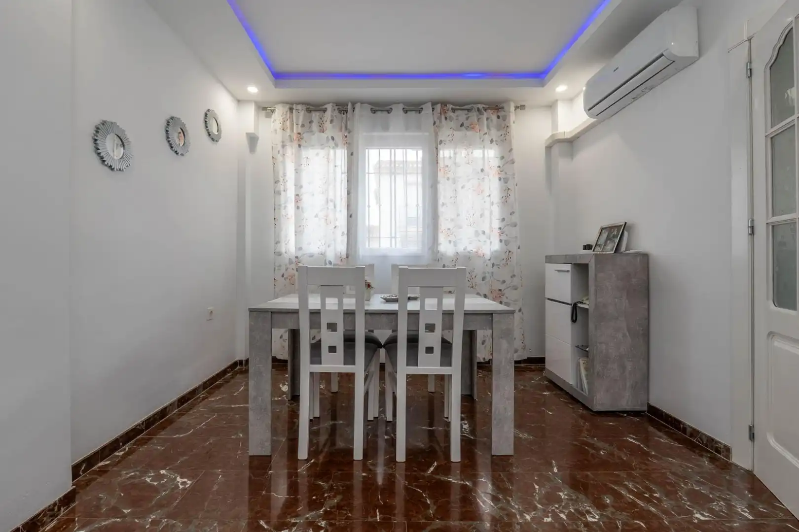 Terraced house with balcony for sale in Calle Antonio Gala 9, imagen 5