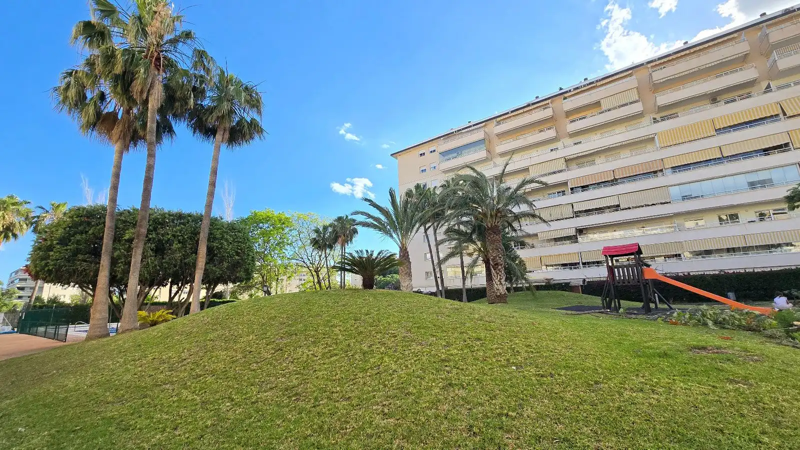 Vista exterior de Piso en venta en Benalmádena con Aire acondicionado, Calefacción y Terraza