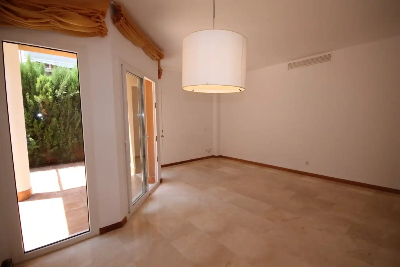 Living room of Flat for rent in  Palma de Mallorca  with Heating, Private garden and Terrace