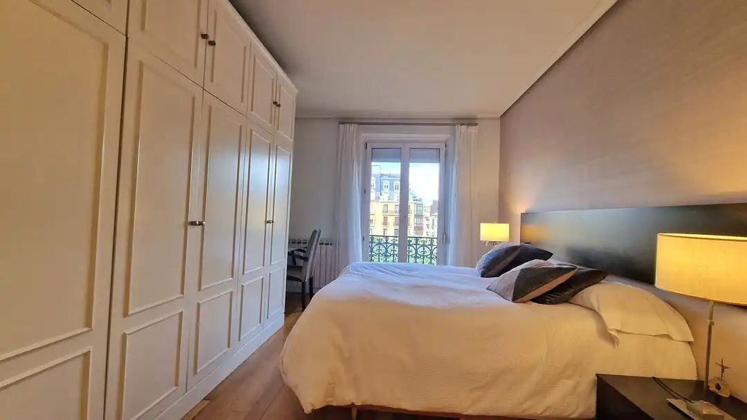 Schlafzimmer von Wohnung zum Verkauf in Donostia - San Sebastián  mit Heizung, Abstellraum und Balkon