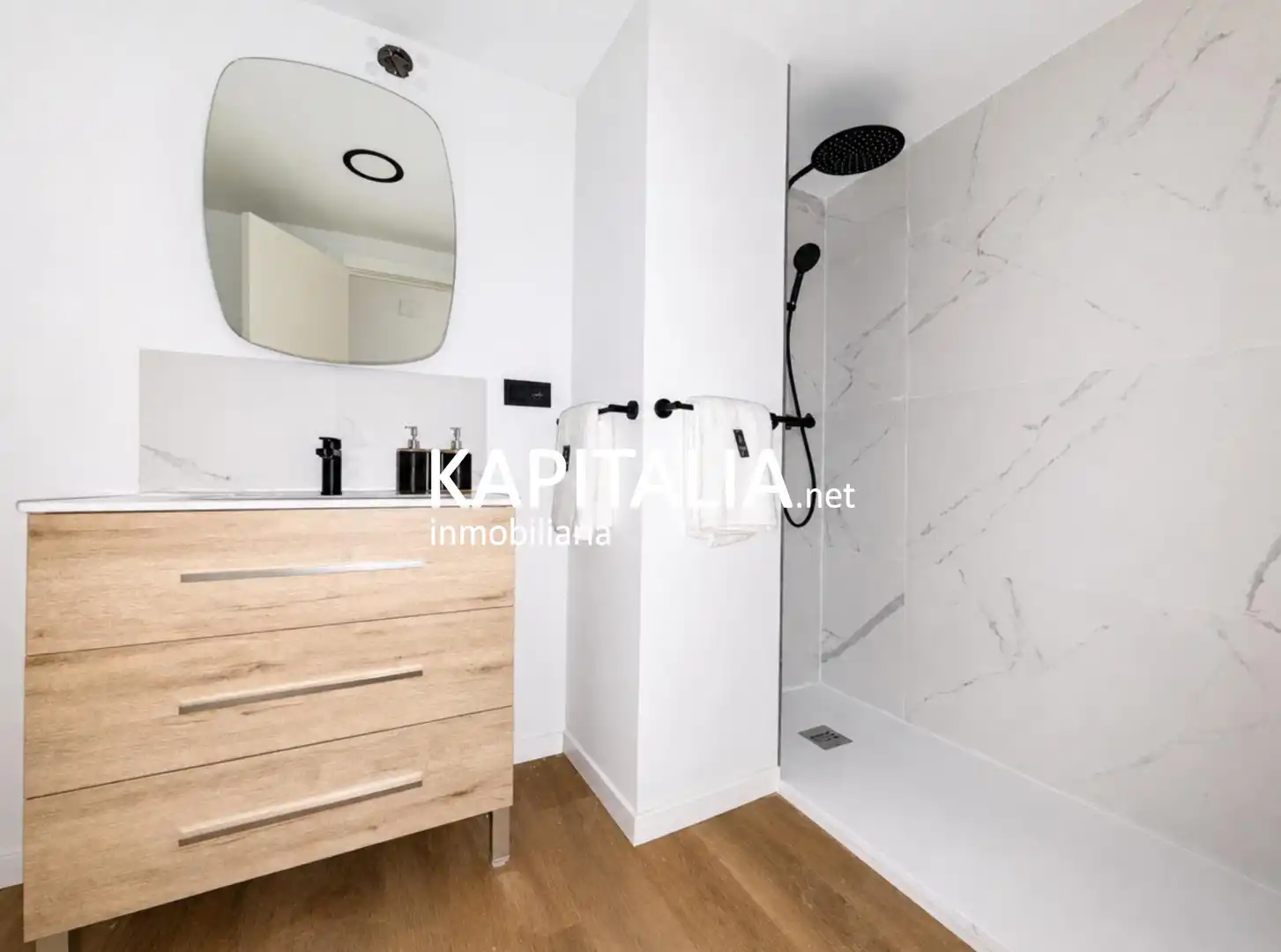 Badezimmer von Wohnung zum Verkauf in Ontinyent mit Parkett und Balkon