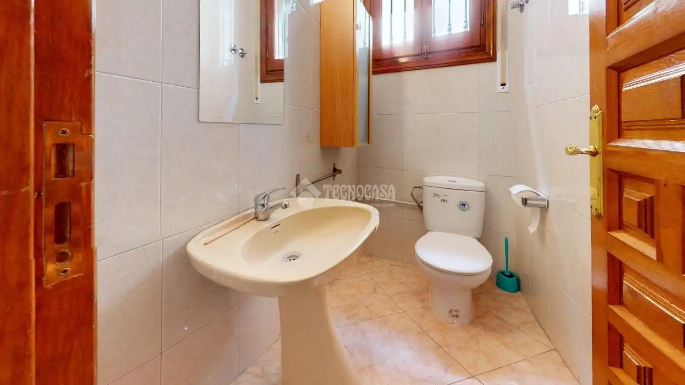 Baño de Casa adosada en venta en Horche con Calefacción, Terraza y Balcón