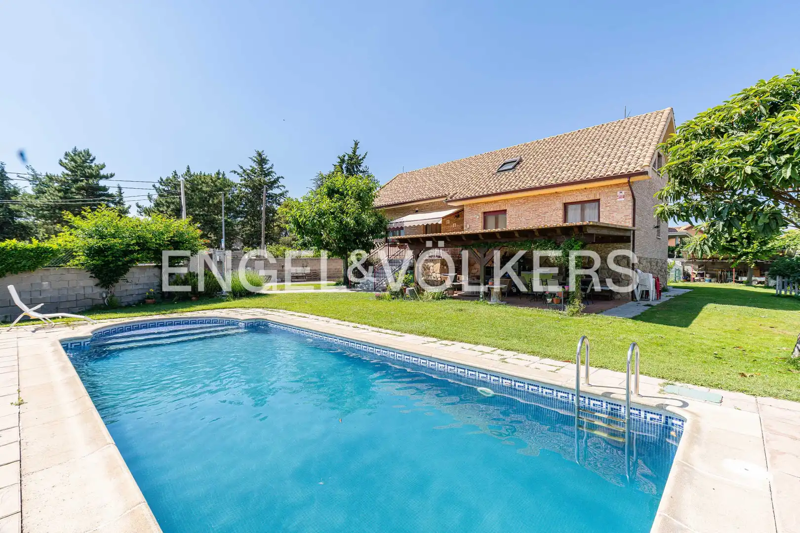 Swimming pool of Houses for sale in Guadarrama  with Air Conditioner, Heating and Private garden