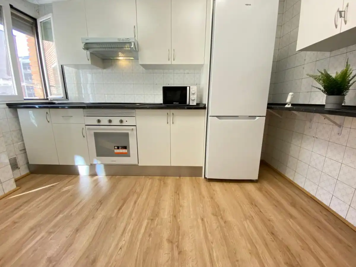 Cuina de Apartament per a compartir en Fuenlabrada amb Calefacció, Moblat i Microones