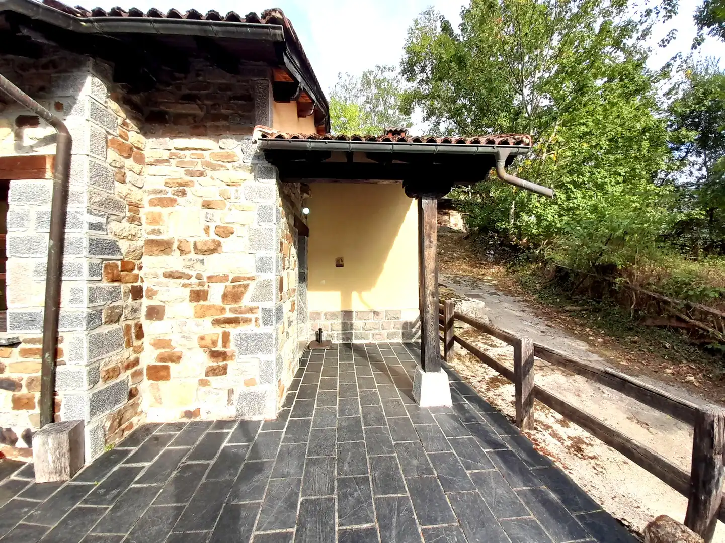 Casa adosada en venda en Caso amb Calefacció, Terrassa i Traster