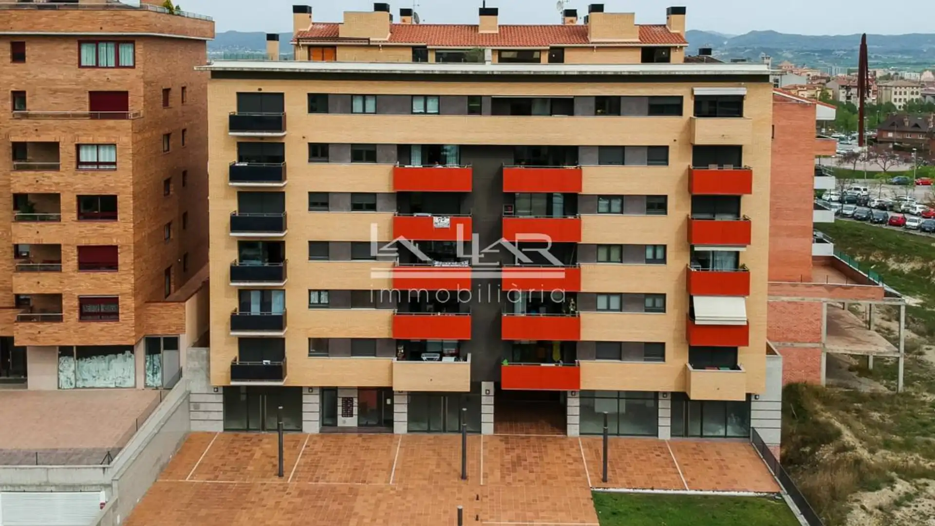Vista exterior de Dúplex en venta en Vic con Aire acondicionado, Calefacción y Parquet