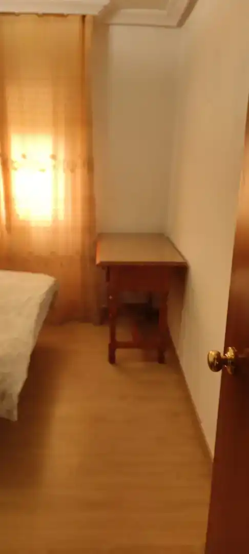 Schlafzimmer von Wohnung zur Miete in Sevilla mit Balkon