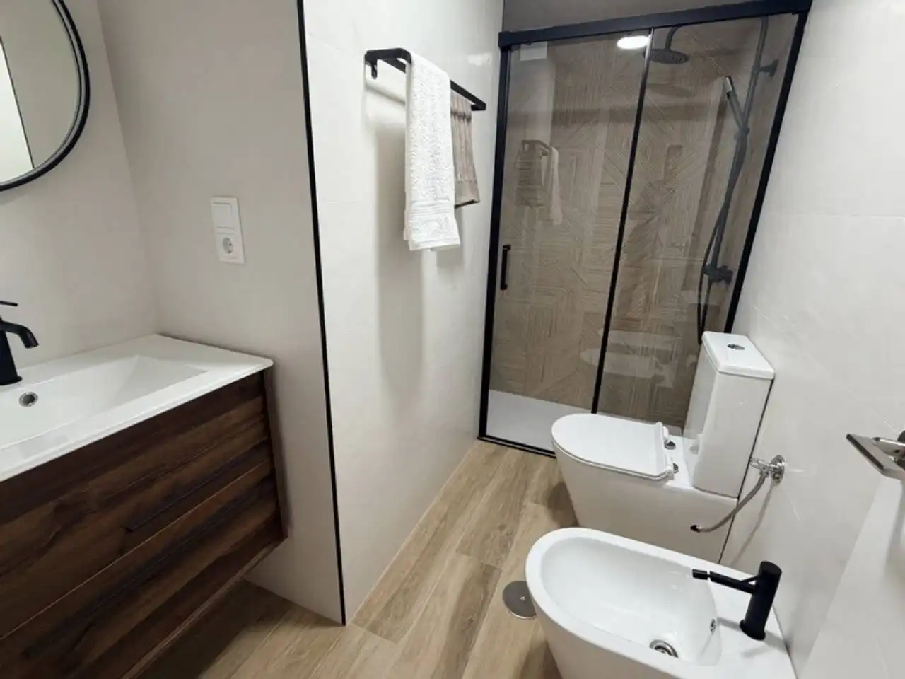 Bathroom of Apartments for rent in Almuñécar  with Terrace, Storage room and Furnished