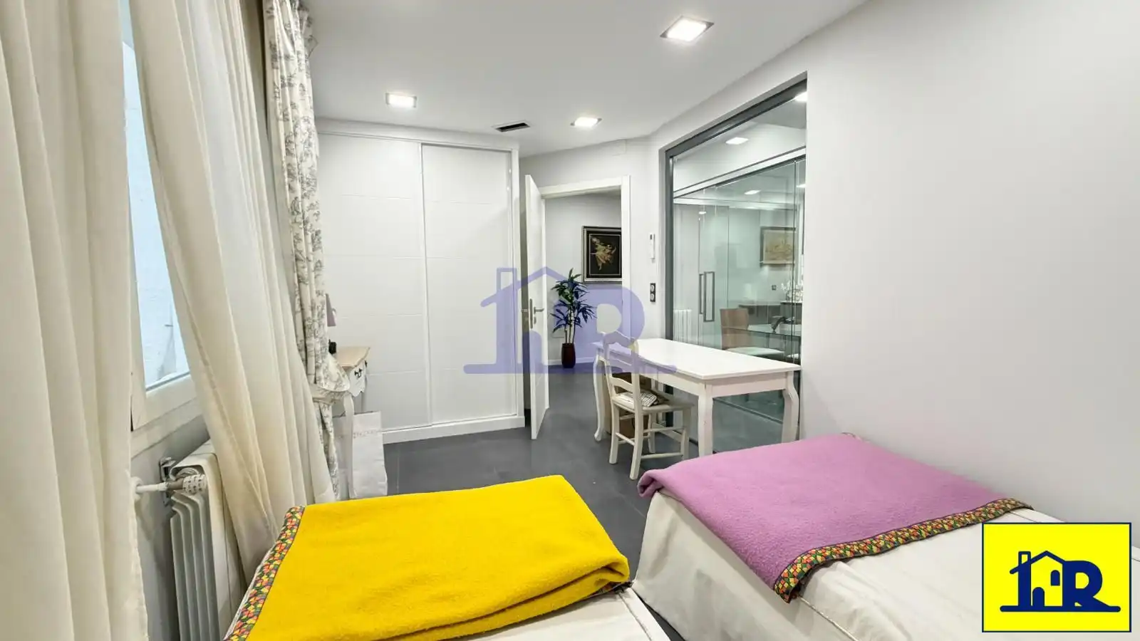 Bedroom of Flat for sale in Cuenca  with Air Conditioner, Heating and Terrace