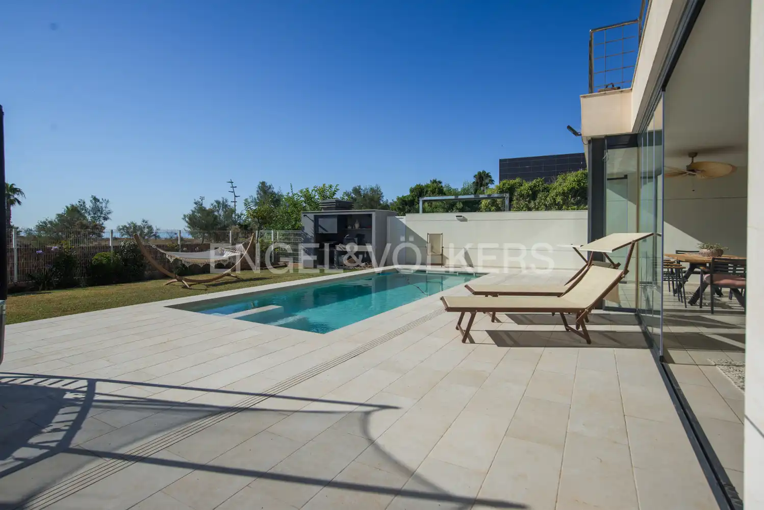 Vista exterior de Casa o xalet en venda en Castellón de la Plana / Castelló de la Plana amb Aire condicionat, Calefacció i Jardí privat
