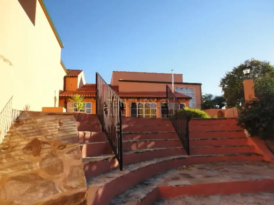 Vista exterior de Casa o xalet en venda en Trujillo amb Aire condicionat, Jardí privat i Traster