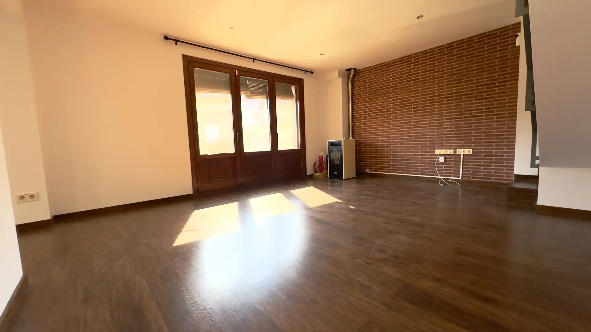 Sala de estar de Dúplex en venta en Sant Llorenç Savall con Calefacción, Parquet y Horno