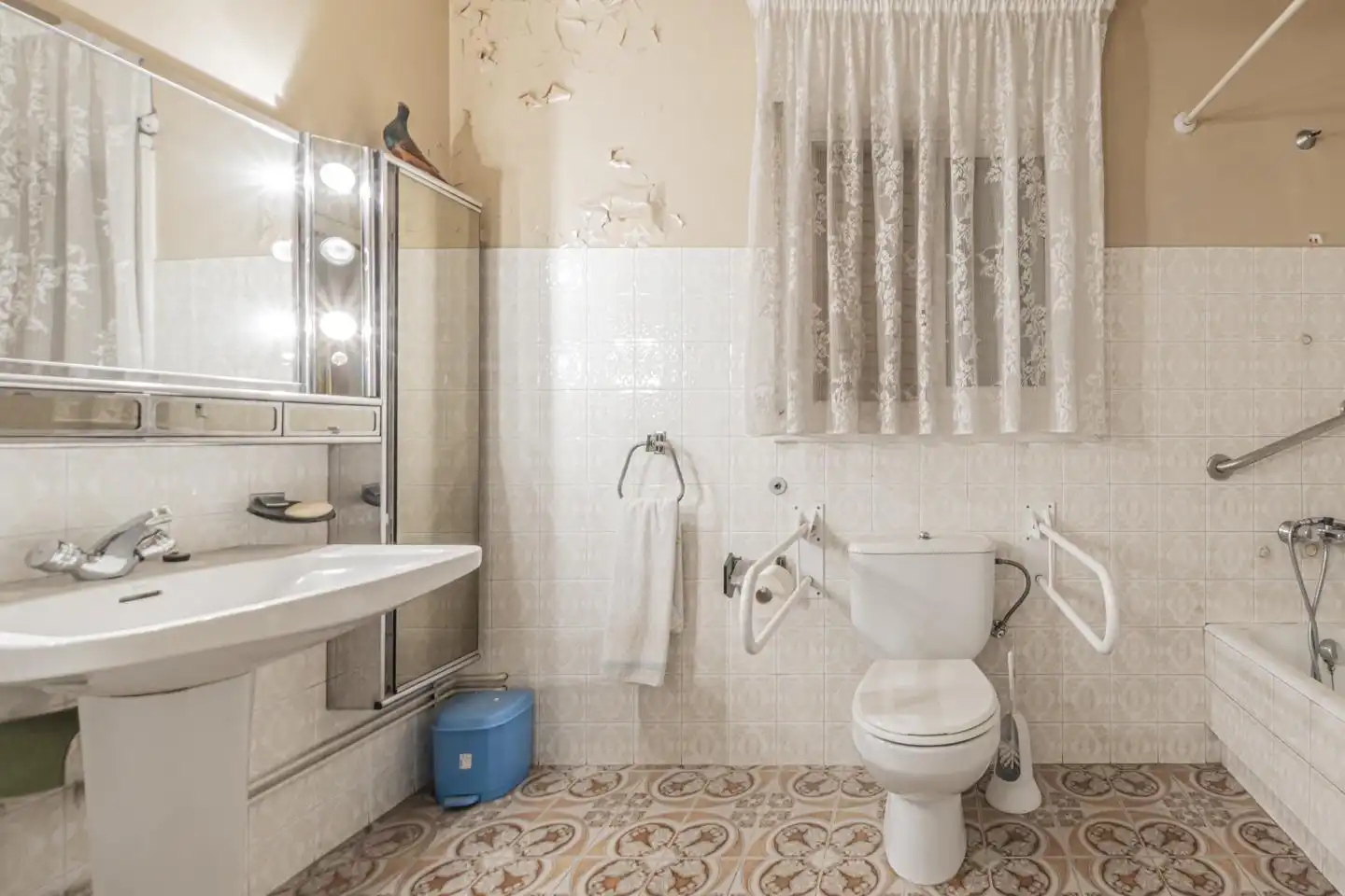 Bathroom of Flat for sale in Terrassa  with Terrace and Balcony