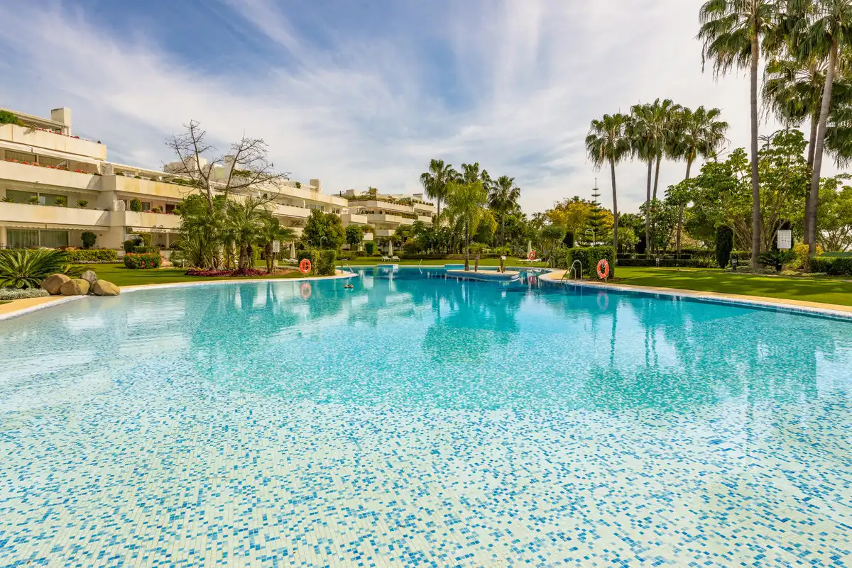 Apartament amb piscina en venda a Nueva Andalucía, imagen 11