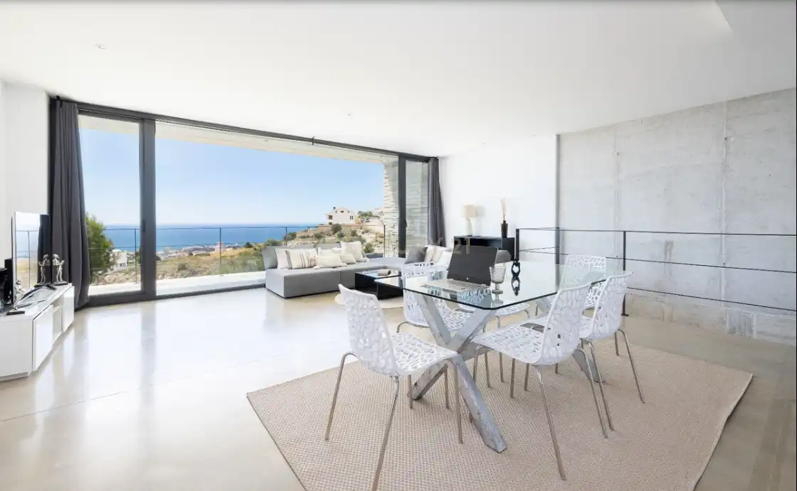 Sala d'estar de Casa o xalet en venda en Benalmádena amb Aire condicionat, Piscina i Rentadora