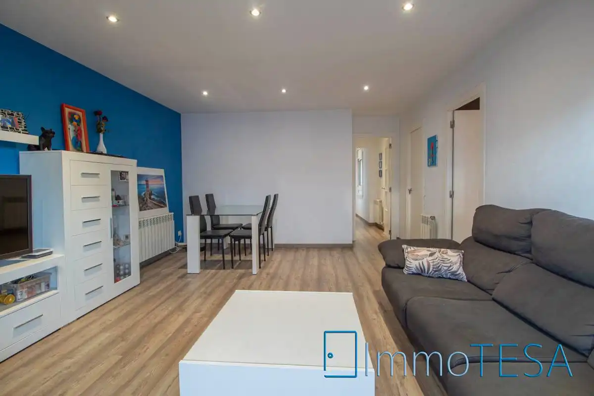 Living room of Flat for sale in Barberà del Vallès  with Heating, Parquet flooring and Terrace