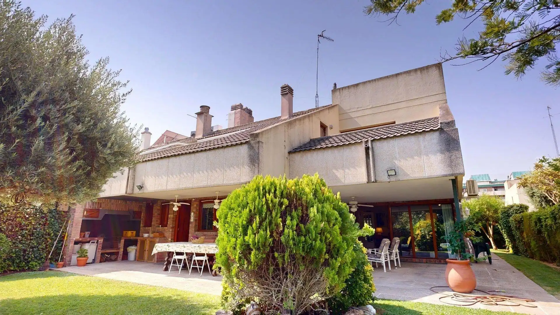 Jardín de Casa o chalet en venta en Zaragoza con Aire acondicionado, Calefacción y Jardín privado
