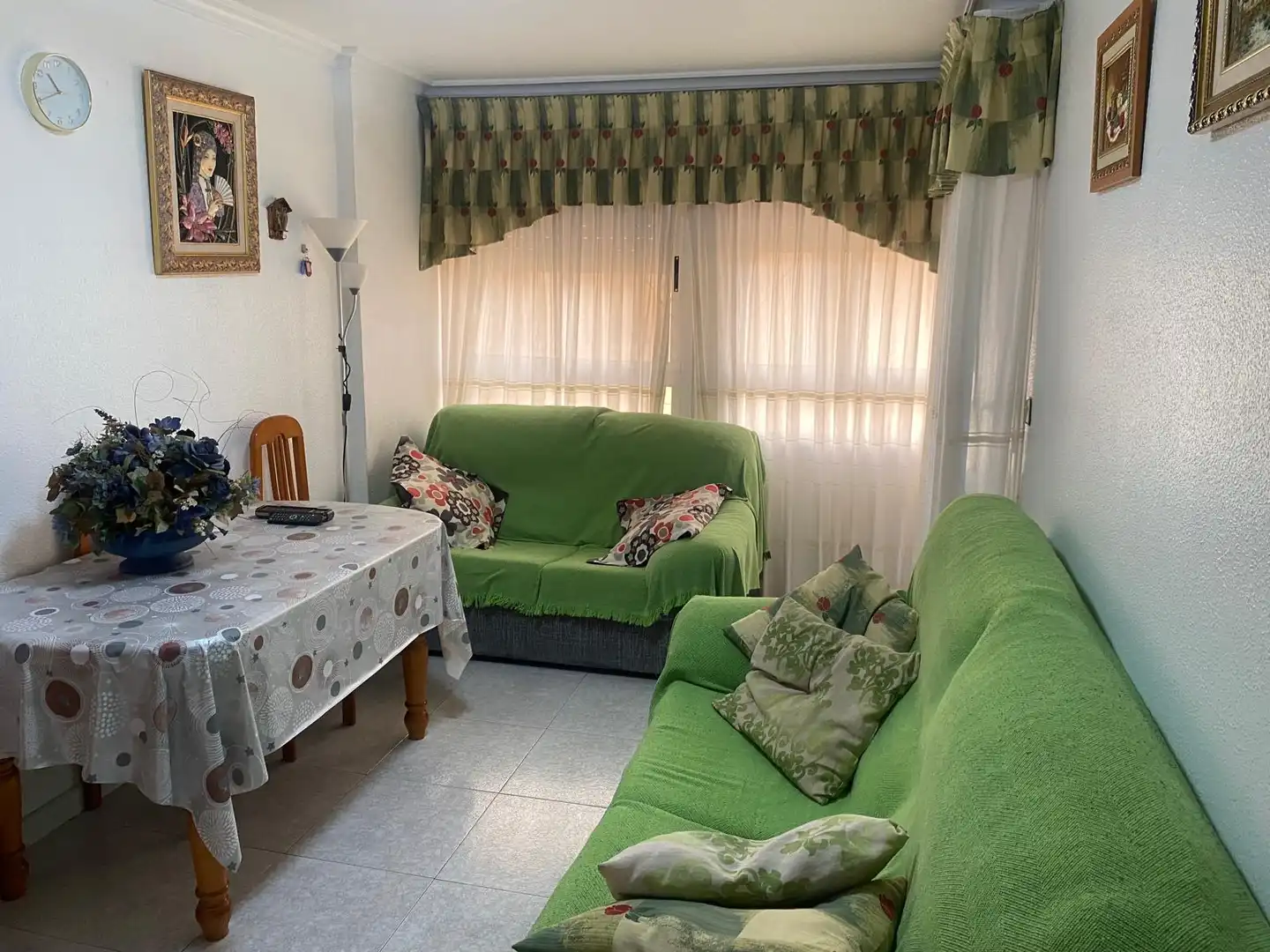 Sala de estar de Piso en venta en Torrevieja con Aire acondicionado, Amueblado y Balcón