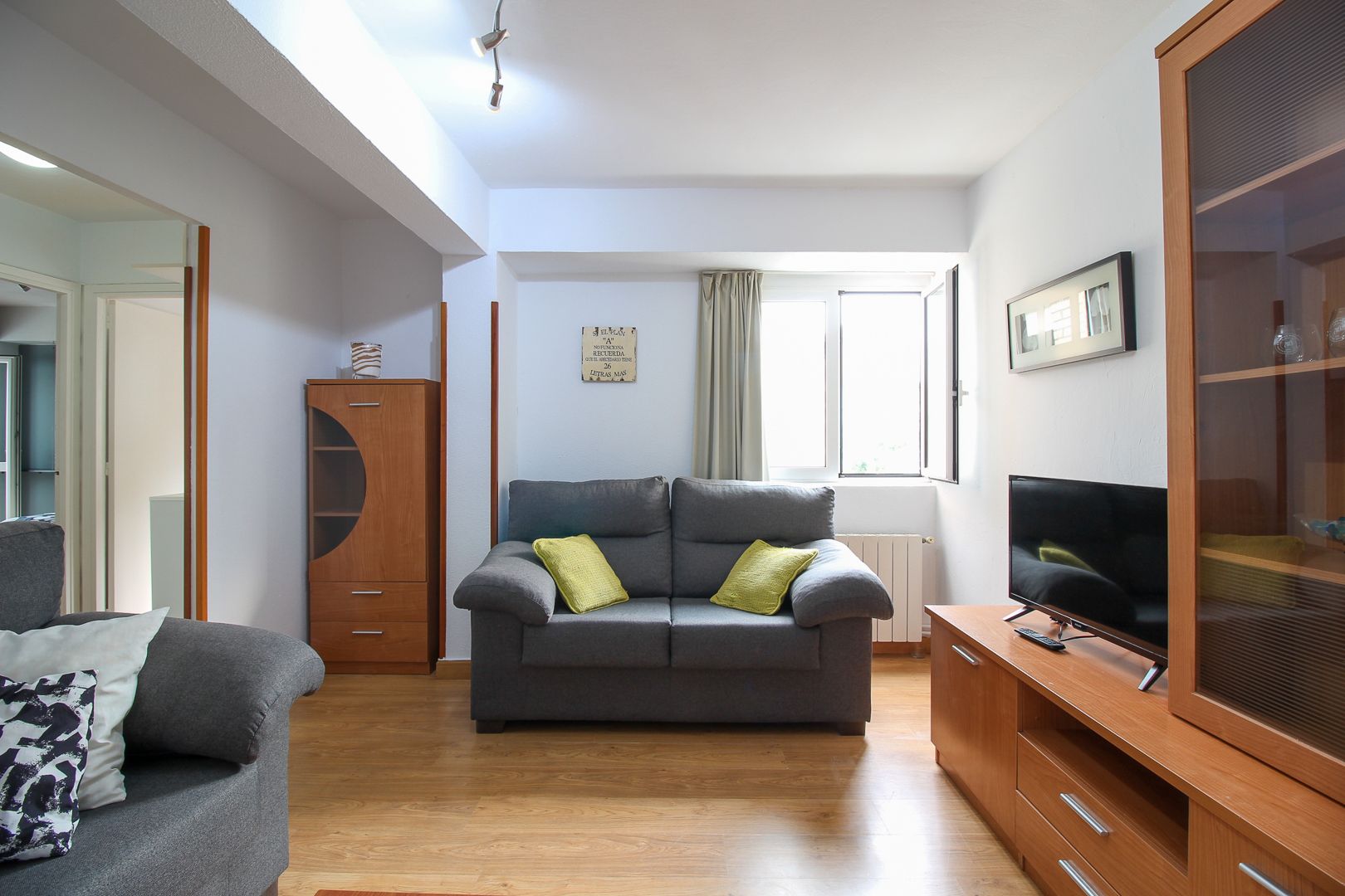 Living room of Flat for sale in Santander  with Heating, Storage room and Furnished