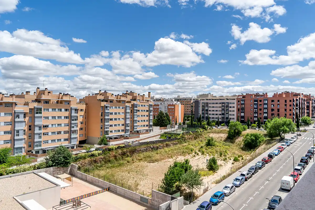 Außenansicht von Wohnung zum Verkauf in Madrid mit Klimaanlage, Terrasse und Gemeinschaftspool