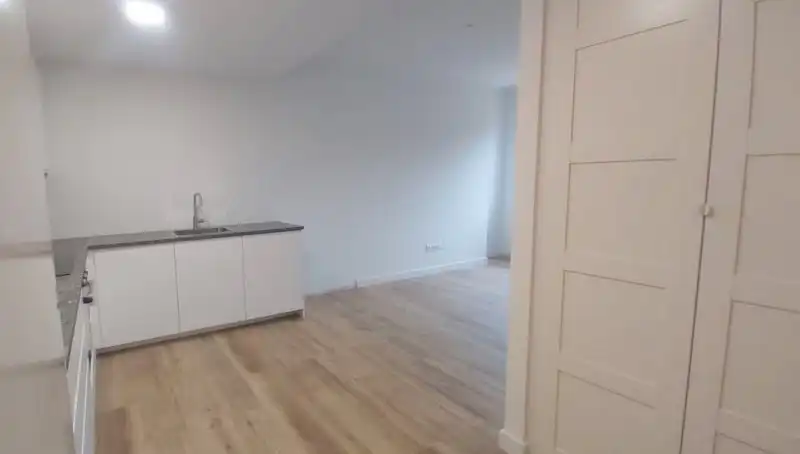 Flat for rent in Madrid  with Air Conditioner
