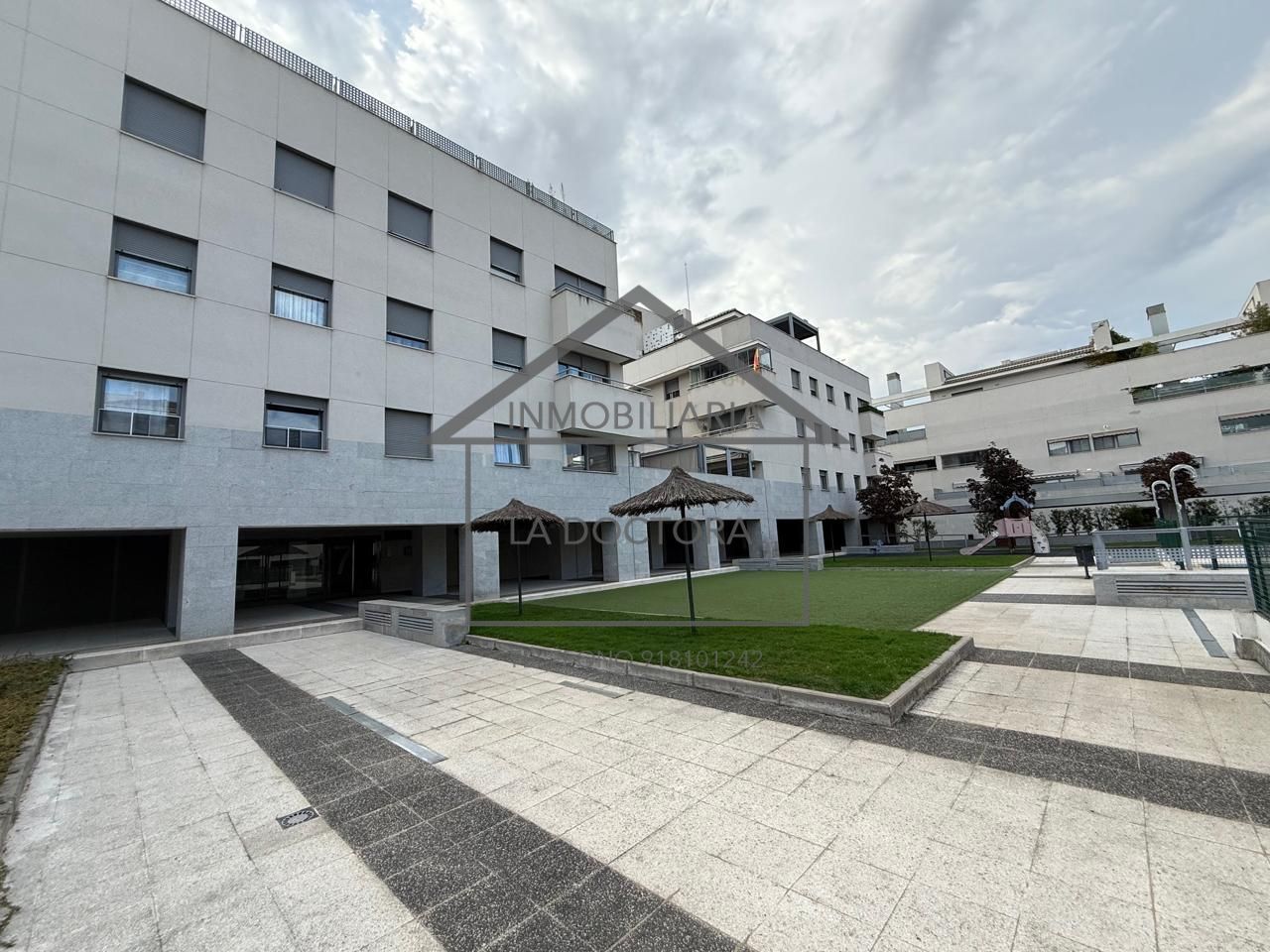 Vista exterior de Piso en venta en Navalcarnero con Calefacción, Trastero y Piscina comunitaria