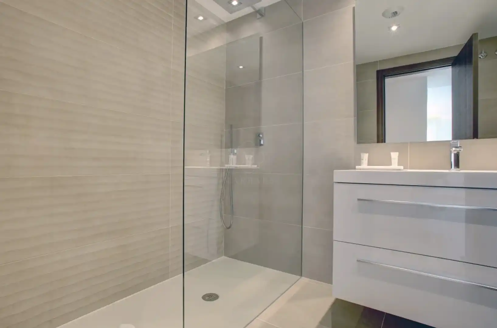 Baño de Apartamento en venta en Marbella con Aire acondicionado, Piscina y Amueblado