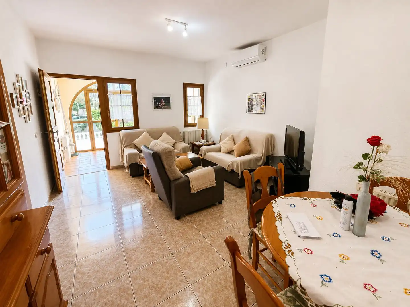 Living room of Houses for sale in Calpe / Calp  with Air Conditioner, Heating and Private garden