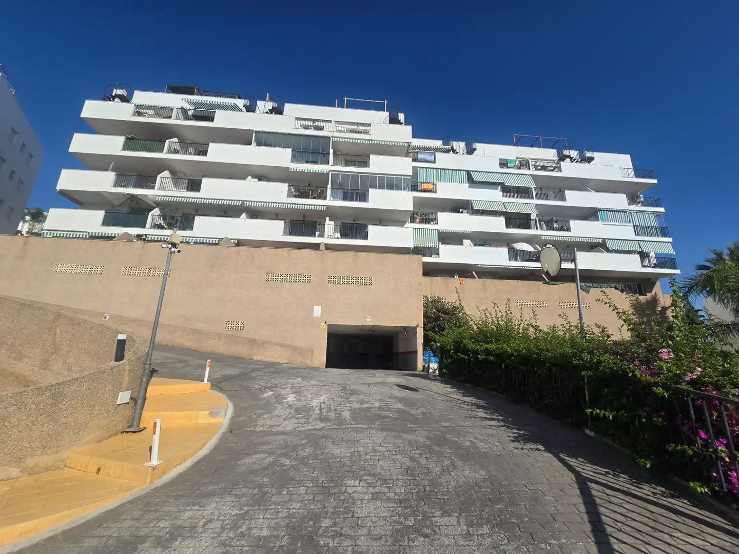 Aparcament de Apartament en venda en Mijas amb Terrassa, Forn i Piscina comunitària