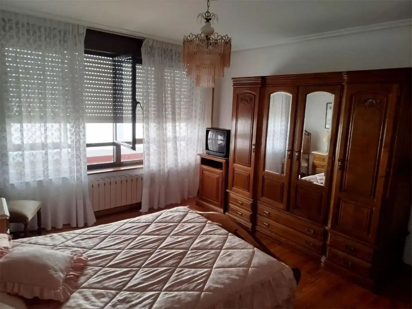 Dormitori de Casa adosada en venda en Los Corrales de Buelna  amb Balcó