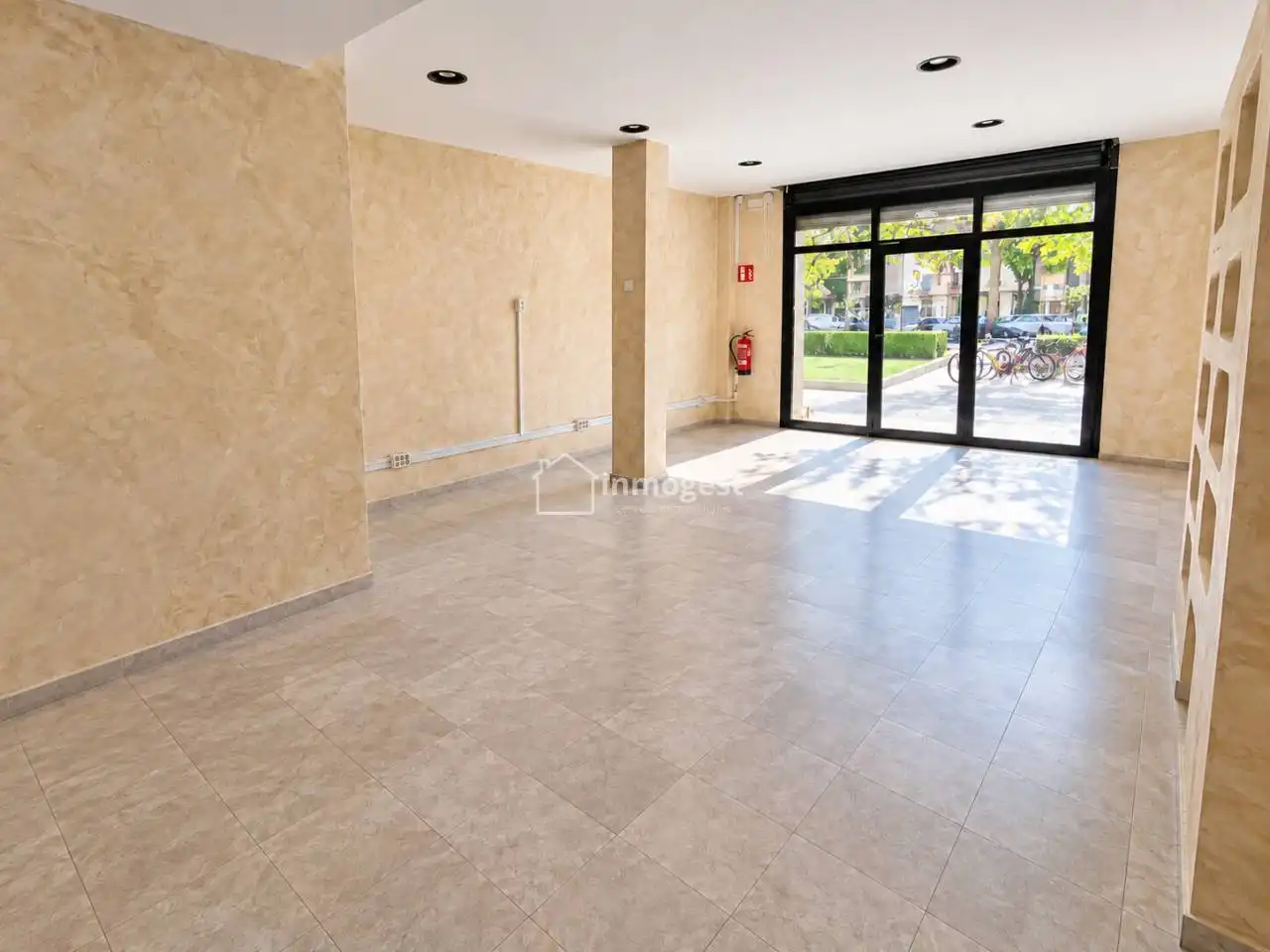 Local comercial en venda a Calle Montseny
