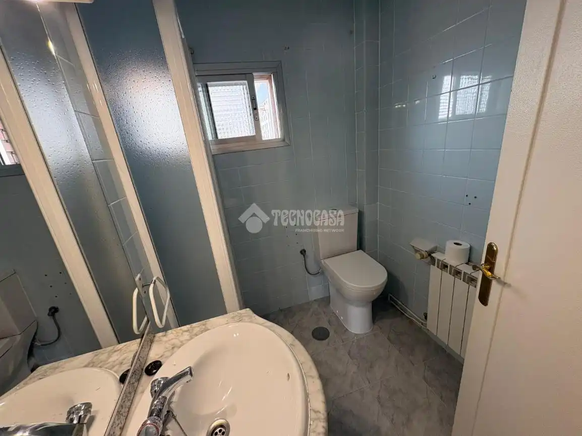 Badezimmer von Wohnung zum Verkauf in Madrid mit Heizung, Parkett und Terrasse